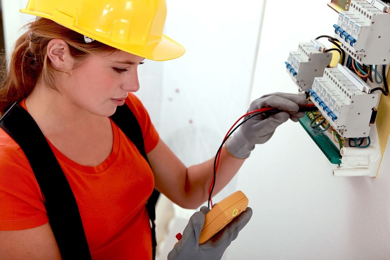 female elektriker
